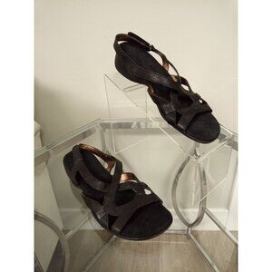 Easy Spirit Women's Black and Gold Crisscross Strapped Sandals Size 6.5